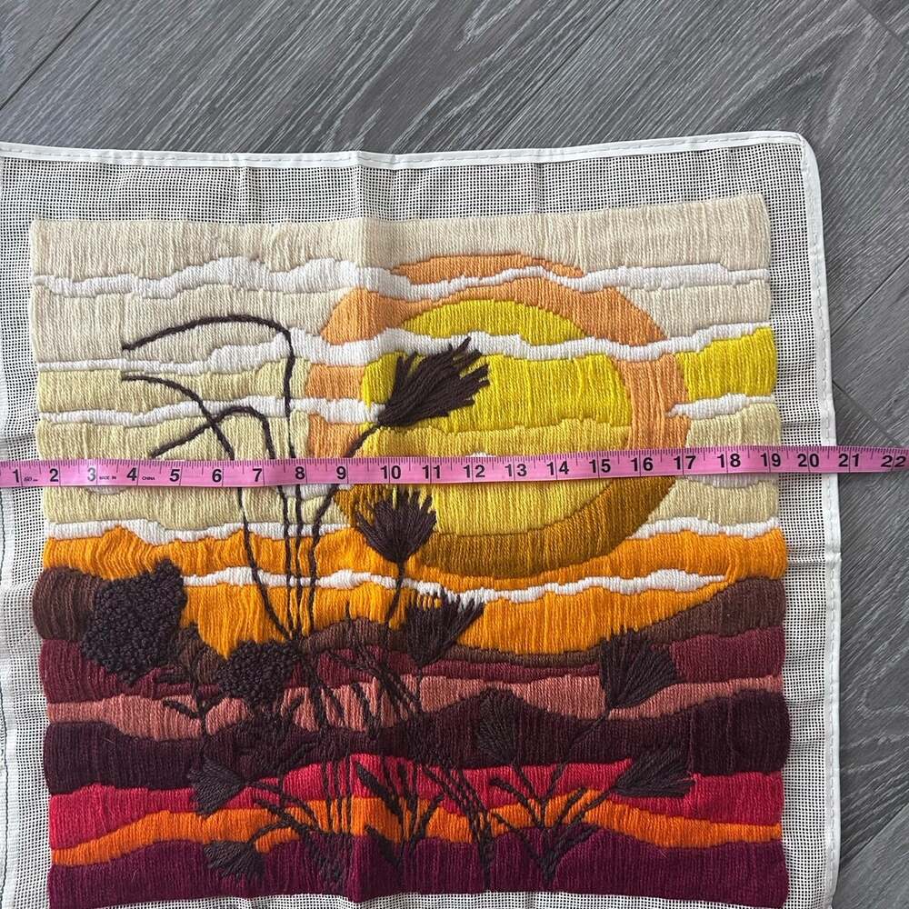 Crewel Embroidered SUNSET ON THE PLAINS 1970s Ambler 20x20 Wall Art Vtg Rare - Picture 5 of 7
